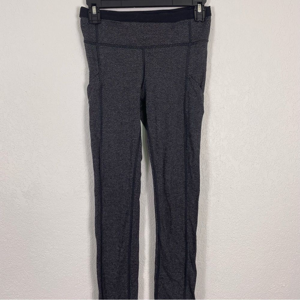 Lululemon Grey and Black Herringbone Leggings with Pockets - Picture 3 of 9